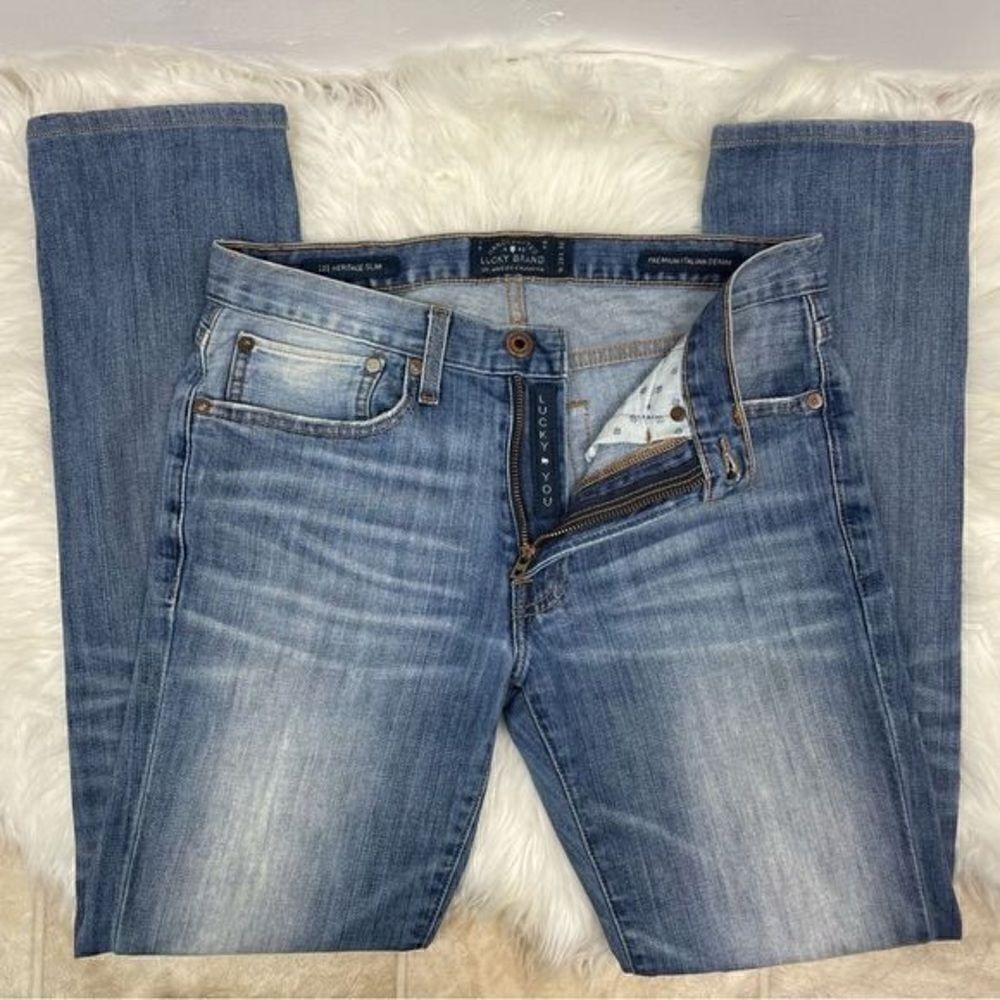 Lucky Brand 121 Heritage slim distress jeans W-29 L-32 light blue.